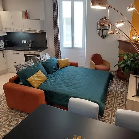 Chic 1 Bedroom - 3 Star Rated Antibes