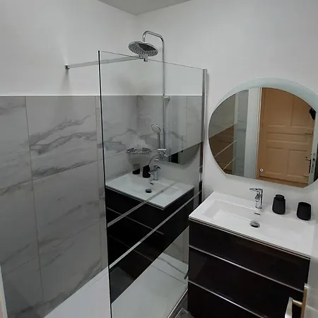 Chic 1 Bedroom - 3 Star Rated Apartmán Antibes