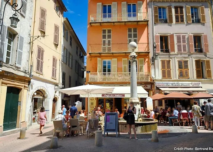 Chic 1 Bedroom - 3 Star Rated * Antibes