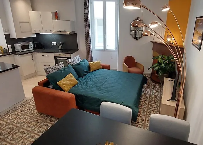 Chic 1 Bedroom - 3 Star Rated Antibes