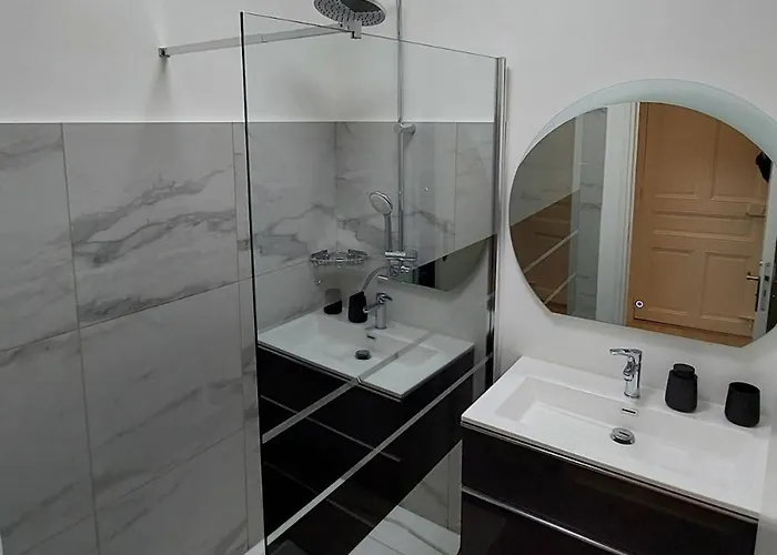 Chic 1 Bedroom - 3 Star Rated Apartman Antibes