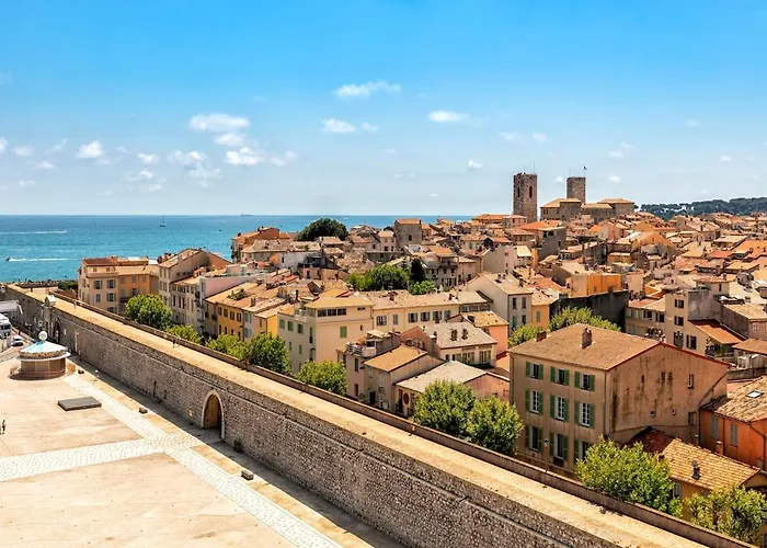 Chic 1 Bedroom - 3 Star Rated Antibes